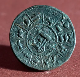 Medaille mit 12 Tierkreiszeichen, aus Belkis oder Zeugma